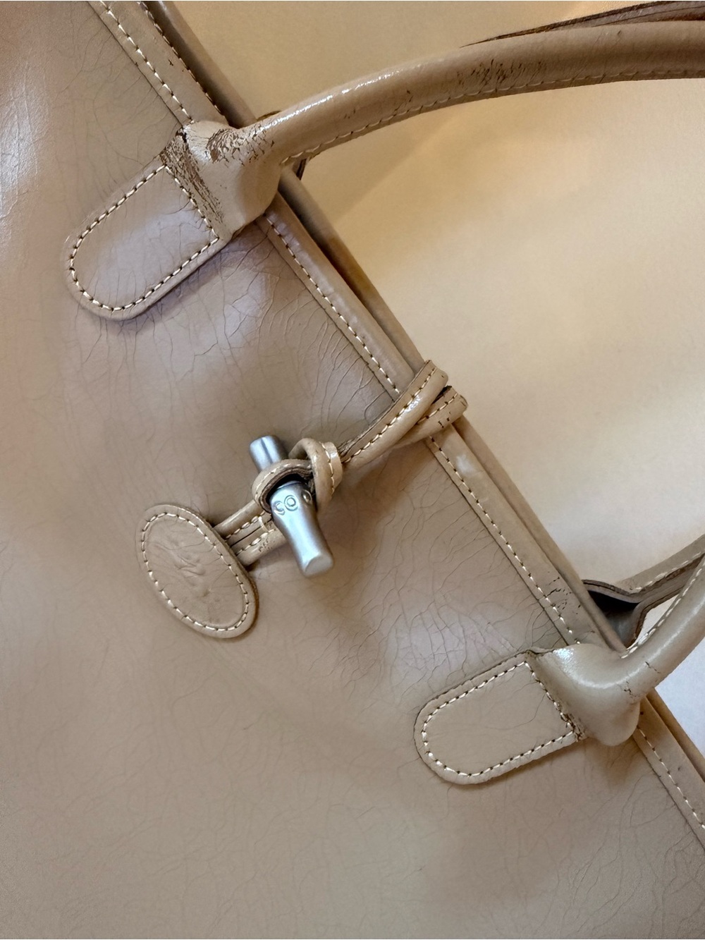 Vintage Longchamp Beige Leather Tote with Toggle Closure - Picture 7 of 16